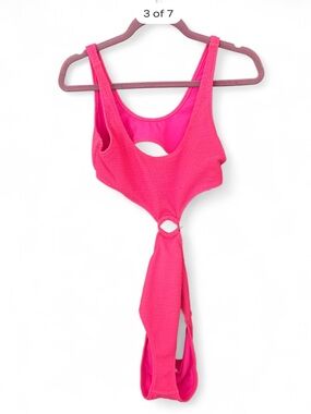 La Hearts Hot Pink Textured One-Piece Swimsuit Size Medium Crinkle Cut Out
